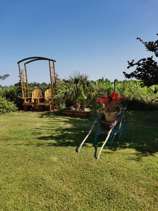 Gite 4 Etoiles Avec Hebergement Insolite - 10 Personnes Foussais Exteriér fotografie