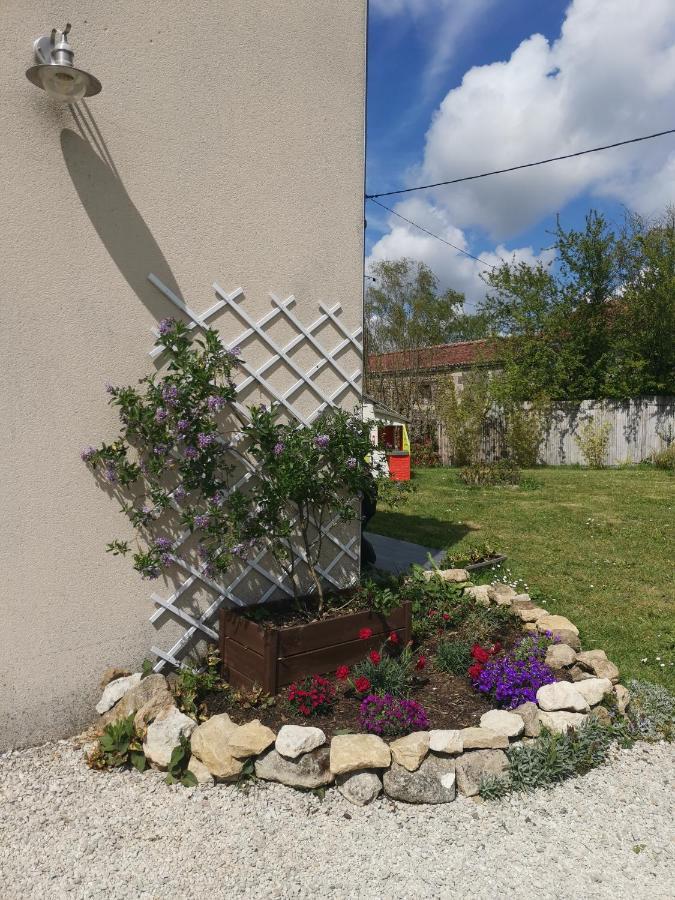 Gite 4 Etoiles Avec Hebergement Insolite - 10 Personnes Foussais Exteriér fotografie
